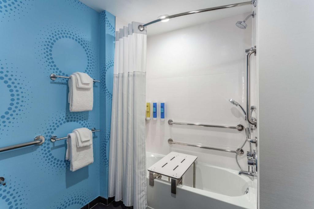 Room image 4